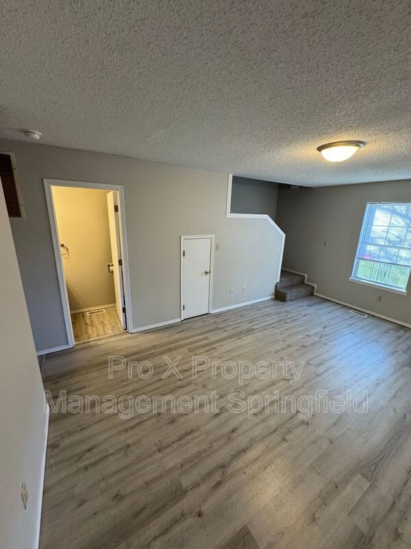 Foto del edificio - 214 W Madison St