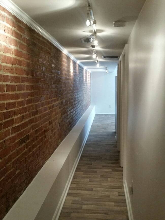 Building Photo - 113 Thomas Street N.W. Lower Level