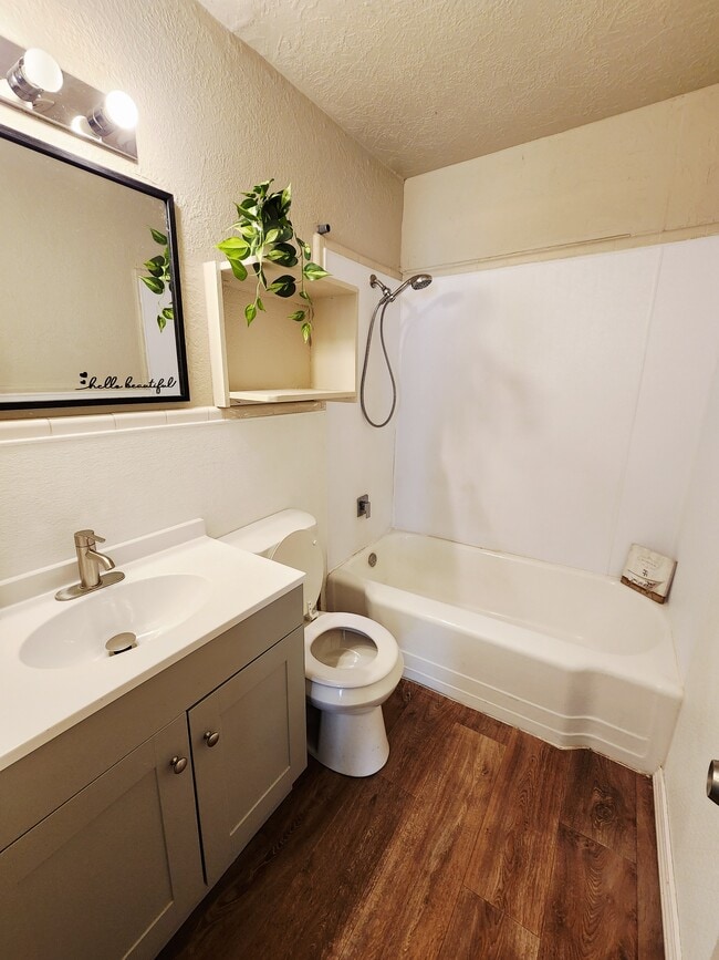 Building Photo - 1607 NW Smith Ave