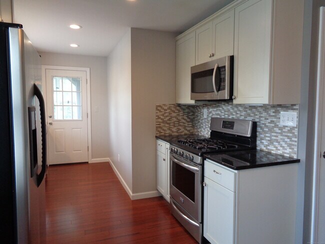 Foto del edificio - 15 Bradley Ave