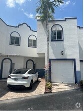 Building Photo - 2945 SW 18th Terrace