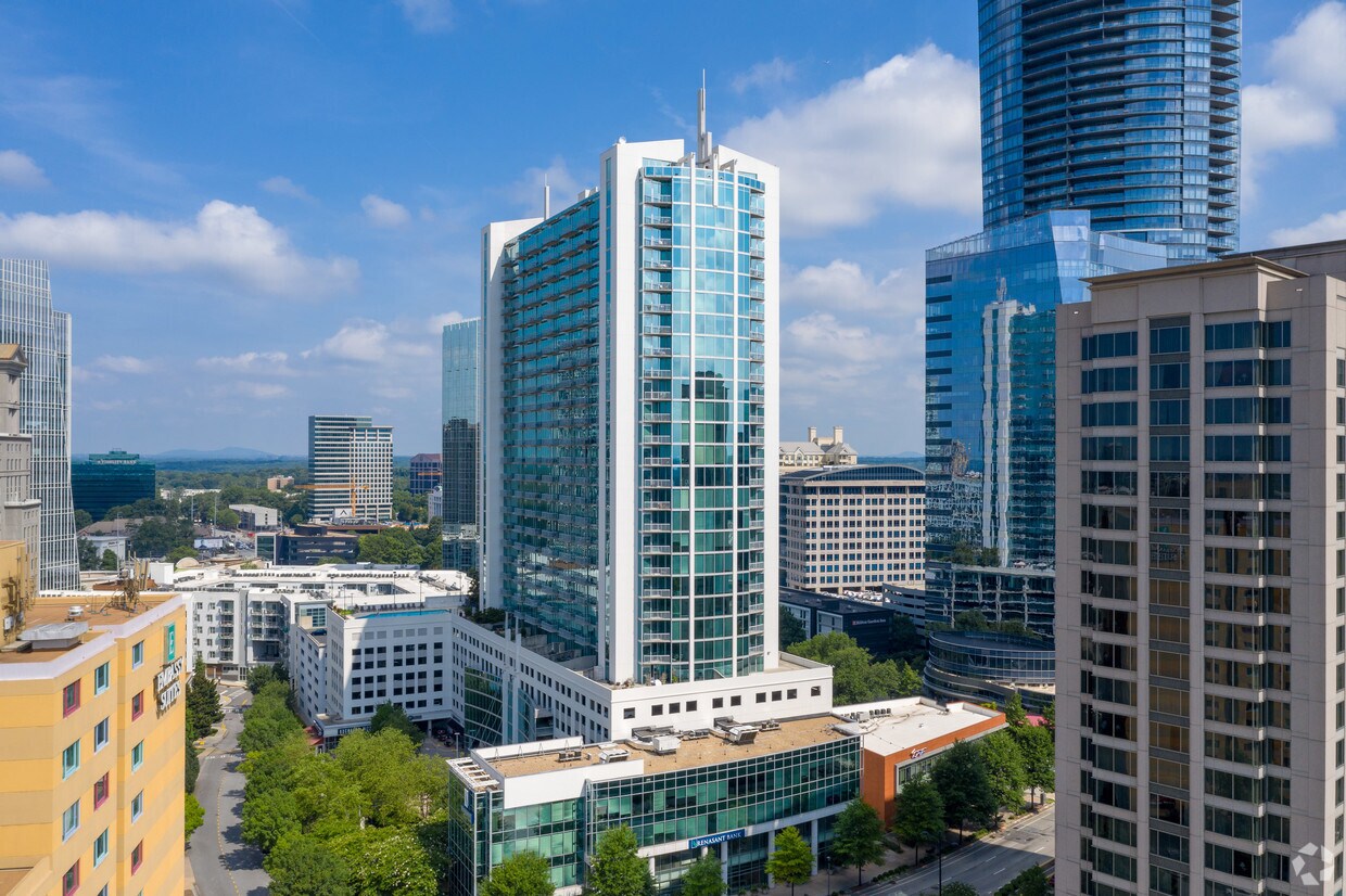 Foto principal - Realm Condominiums