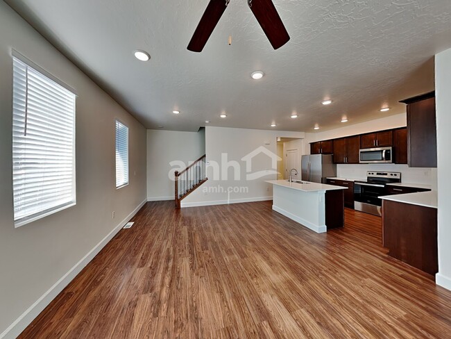 Building Photo - 6776 N Silver Creek Drive
