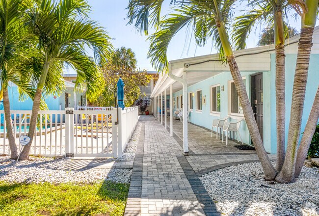 Building - Park Shore Boutique Apartments