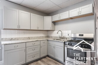 Building Photo - 2132 W Iowa St