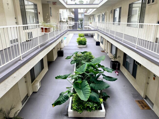 Foto del edificio - Bronson Towers