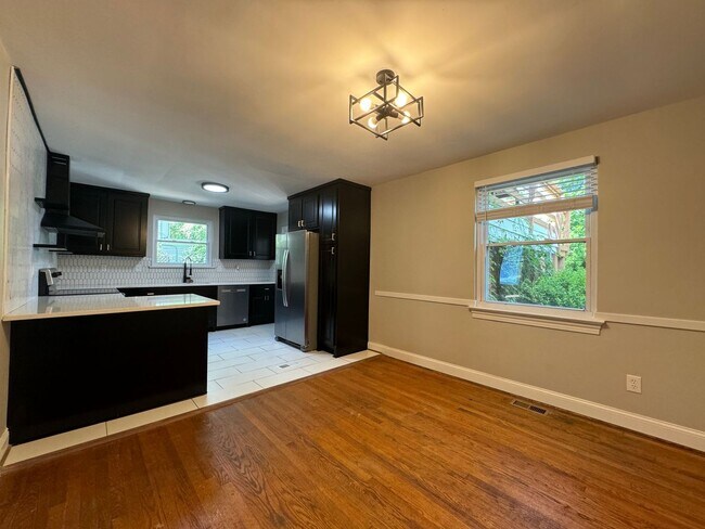 Foto del edificio - 2BR Norfolk Home!