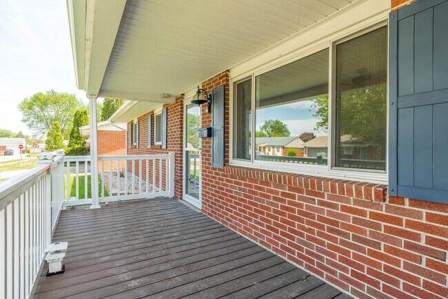 Foto del edificio - 405 Joellen Pl