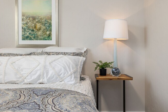 Building Photo - Wilson Creek Townhomes - $500 off with 6-months of free covered parking for move-ins by the end o...