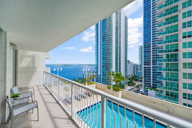 Foto del edificio - 1200 Brickell Bay Dr