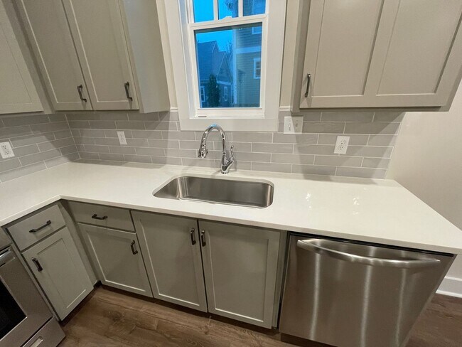 Foto del edificio - Savannah Square - 3BR/3BA For Rent