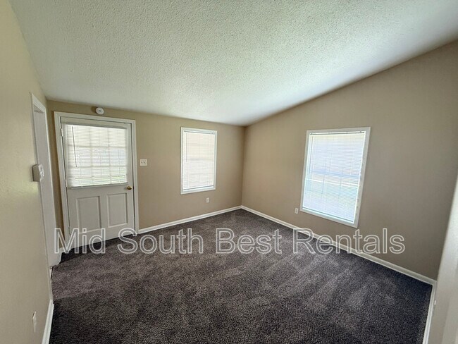 Building Photo - 717 Northaven Dr