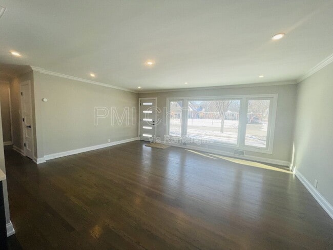 Building Photo - 413 N Forest Ave