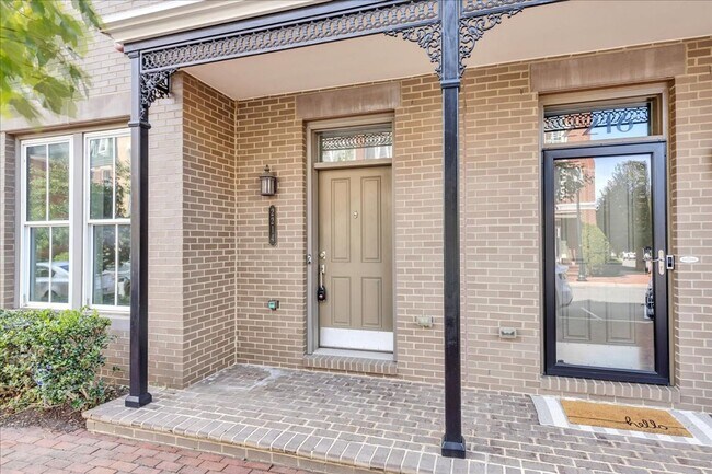Foto del edificio - 4 bed 4.5 bath Townhouse