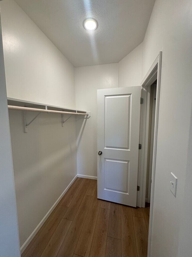 Foto del edificio - 4919-4921 Silver Mill Dr.