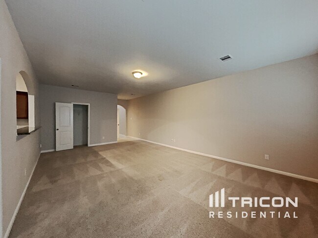 Foto del edificio - 10930 Hillside Creek Dr