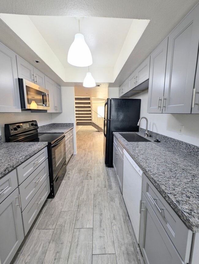 AVAILABLE NOW IN SO-SCO!!!! - AVAILABLE NOW IN SO-SCO!!!! Townhome