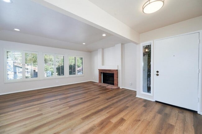 Building Photo - 667 Arroyo Oaks Dr