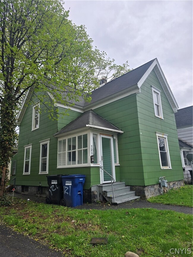 Building Photo - 121 West End Dr