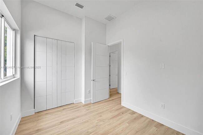 Foto del edificio - 2931 SW 12th Ave