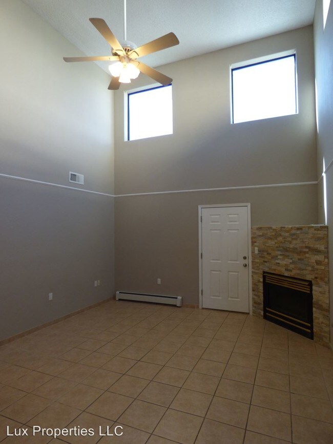 Building Photo - 10055 Del Chaparral Ct NE
