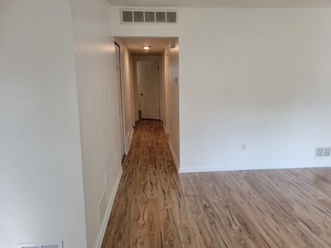 Building Photo - 26227 Belanger St