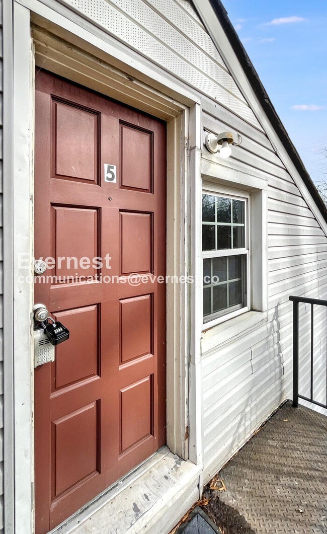 Building Photo - 413 N Moore Rd