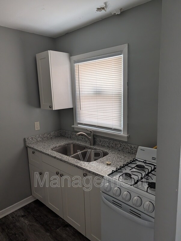 Building Photo - 424 23rd St