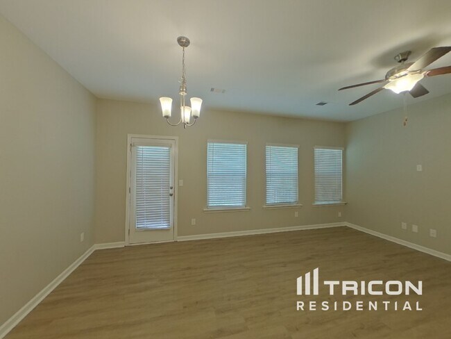 Foto del edificio - 4954 Lower Elm St