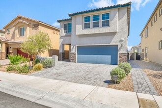 Building Photo - 472 Silverweed Ave