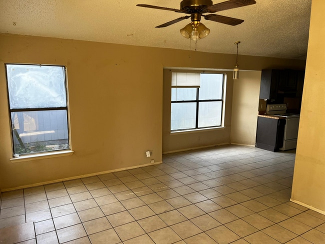 Foto del edificio - 4011 Colonial Sun Dr