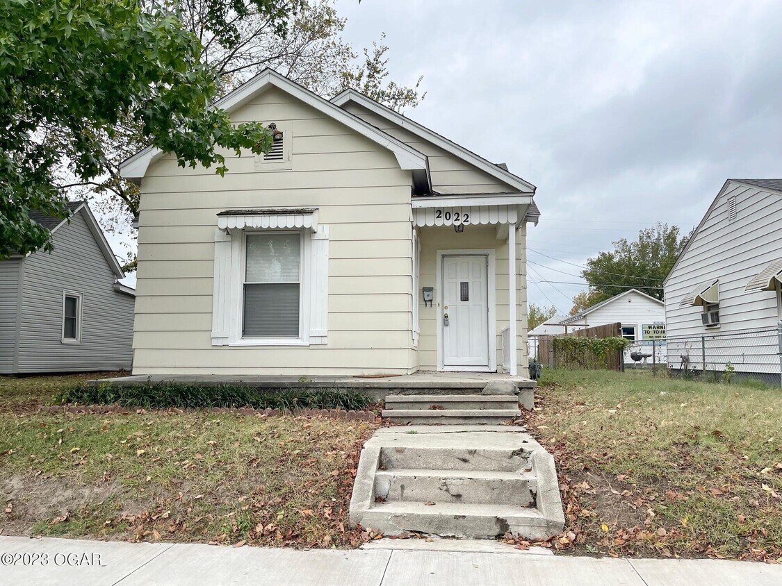 Foto principal - 2022 Bird Ave