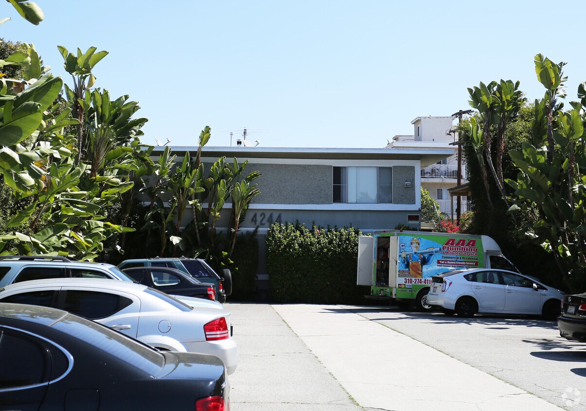 Foto del edificio - 4244 Lindblade Dr