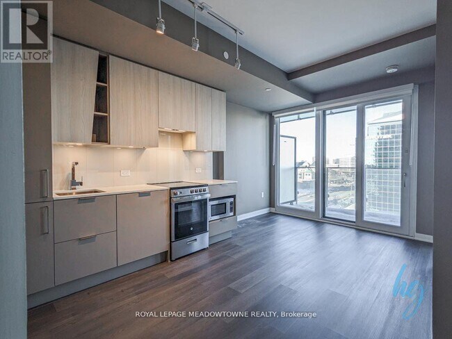 Photo du bâtiment - 3900 Confederation Pkwy