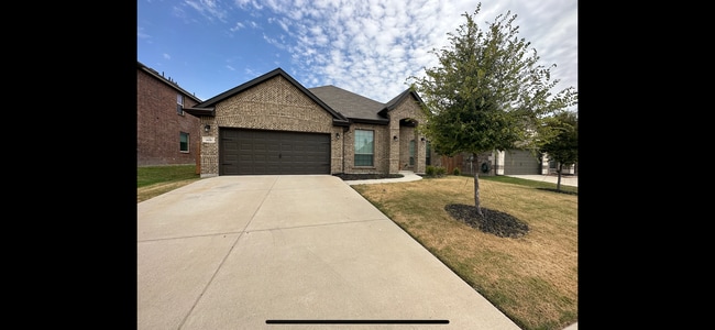 Building Photo - Charming Home with beautiful Features and ...