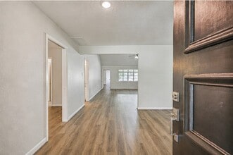 Building Photo - 502 Misty Ln