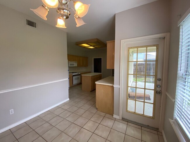 Foto del edificio - NEW RENTAL!