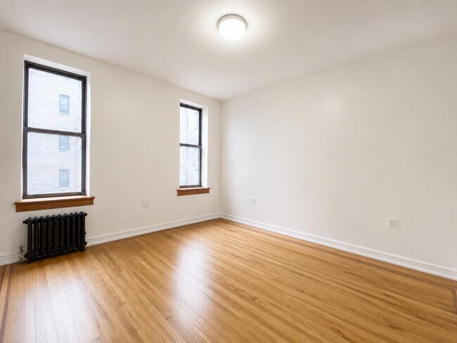 Building Photo - 707 W 171st St