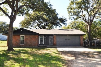 Building Photo - 1005 Stewart Ct