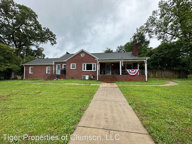 Building Photo - 3 br, 2 bath House - 208 Gaines St