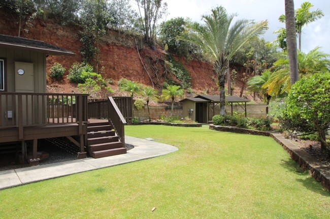 Foto del edificio - 4-bedroom Home with Huge Covered lanai and...