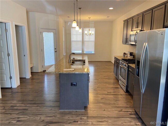 Building Photo - 8064 Rutland Village Dr