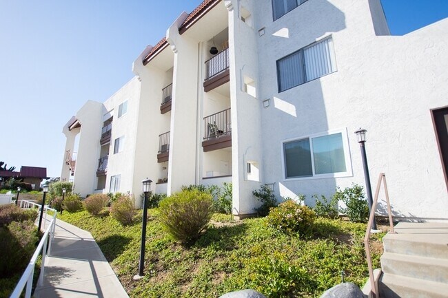 Foto del edificio - Senior 62+ 1-bedroom Condo For Rent In UTC