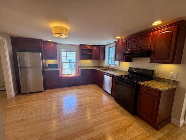 Building Photo - 149 Islington St