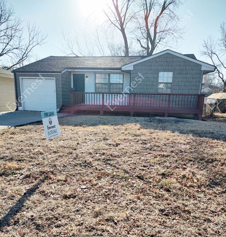 Primary Photo - 8109 NE 51st St