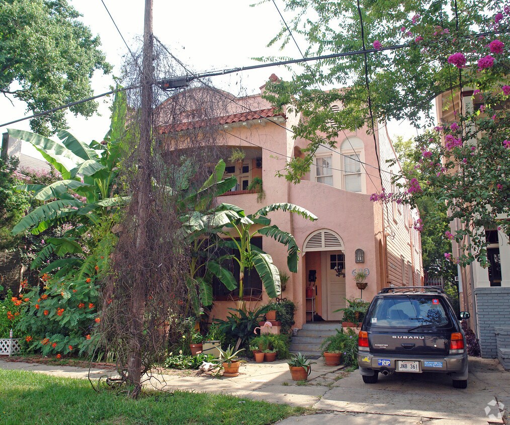 Building Photo - 670 N 6th St