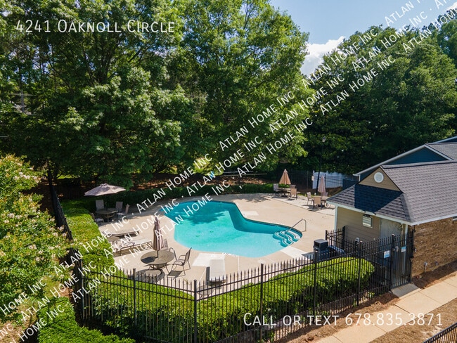 Building Photo - 4241 Oaknoll Cir