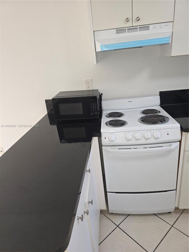 Foto del edificio - 3090 Bird Ave