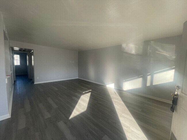 Building Photo - MAR719#-CMW