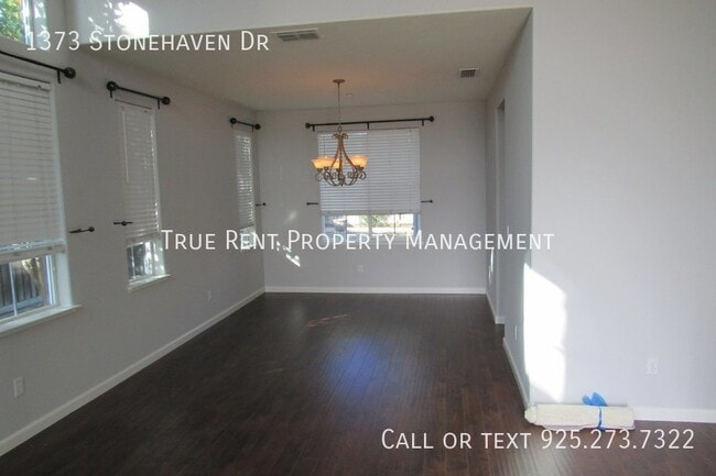Building Photo - Beautiful 4 Bedroom, 3 Full Bath in Perfec...